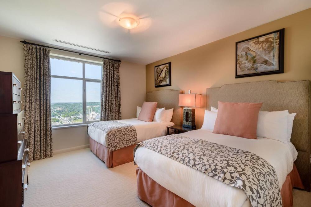 Three-Bedroom Executive Suite with Den - Non-Smoking interior